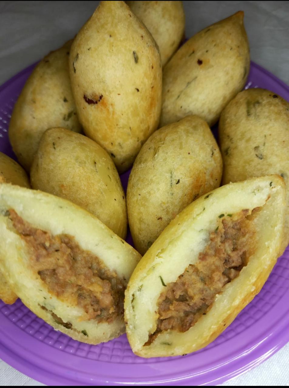 BOLINHO DE AIPIM COM CARNE